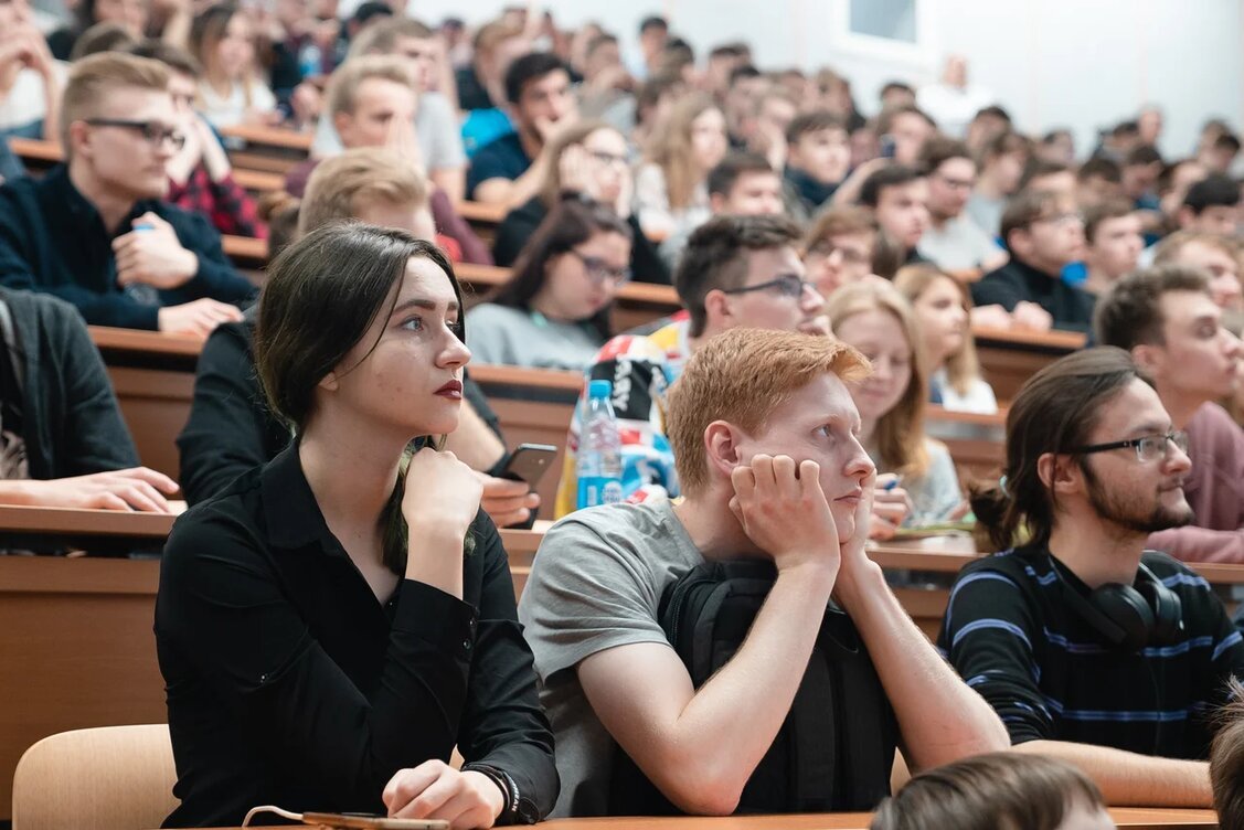 Группа студентов из москвы