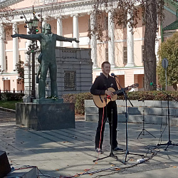 Творческие коллективы университета приняли участие в праздновании Дня города