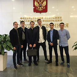 Студенты университета приняли участие в  круглом стол «Социальные и карьерные лифты молодежи в современной России»