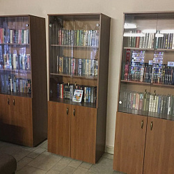 В Доме студента на Нарвской установлены шкафы с книгами