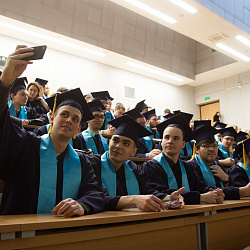 Прошло торжественное вручение дипломов выпускникам Института кибернетики