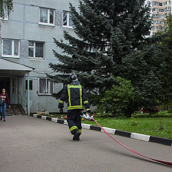 В университете прошла тренировка по эвакуации людей из здания общежития