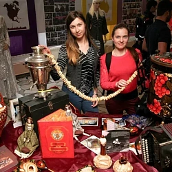 Уникальная коллекция экспонатов со всего мира на интернациональном фестивале «Молодость»