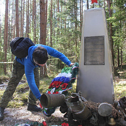 Члены экспедиции «Страна Рифов» почтили память погибших летчиков бомбардировщика ПЕ-2