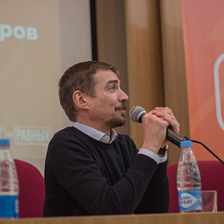 Актёр театра и кино Денис Никифоров рассказал студентам университета об особенностях работы в отечественной киноиндустрии