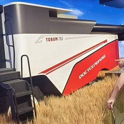 Кураторы-преподаватели ИТХТ имени М.В. Ломоносова посетили выставки «Путешествие по России» и «Регион 2030. Платформа будущего» со своими студентами