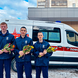 Добровольцы Всероссийского студенческого корпуса спасателей поздравили женщин по всей стране с Международным женским днем
