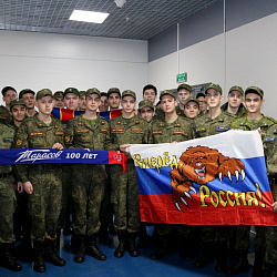 Студенты военного учебного центра посетили матч по хоккею