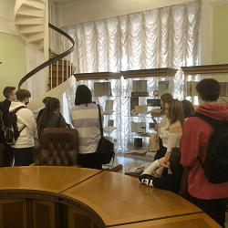 Студенты Института технологий управления посетили выставку «История прокуратуры России в нормативных актах»