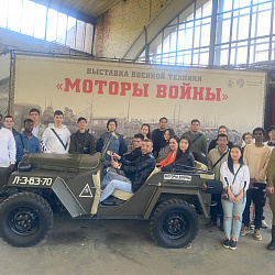 Студенты Института международного образования посетили музей военной техники «Моторы войны»