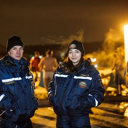 Студенты-спасатели МИРЭА обеспечивали безопасность на праздничных Крещенских купаниях в Москве.