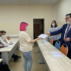 Студенты Физико-технологического института прошли краткосрочные углублённые курсы и получили сертификаты