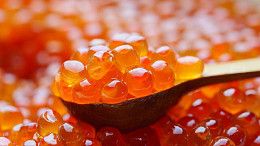 Эксперт РТУ МИРЭА объяснил правила выбора упаковки для красной икры