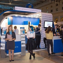Профориентационная работа университета в ноябре: 8 тематических экскурсий для абитуриентов и участие в выставке «Образование и Карьера»