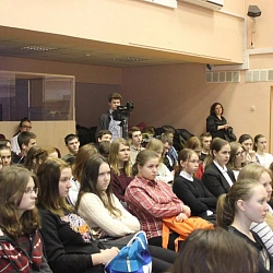 12 февраля руководство приемной комиссии в торжественной обстановке вручило гимназии № 1532 в дар от Университета две электронные доски в качестве благодарности за подготовку высокообразованных и мотивированных абитуриентов
