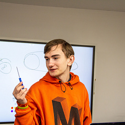 Институт искусственного интеллекта провёл для студентов мастер-класс по робототехнике