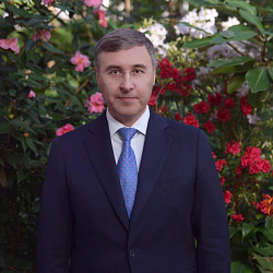 ​​Валерий Фальков поздравил с Международным женским днём