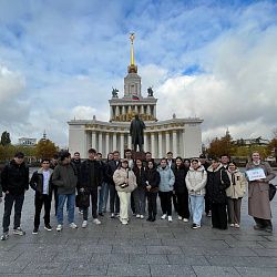 Институт международного образования провёл экскурсию по территории ВДНХ для иностранных студентов