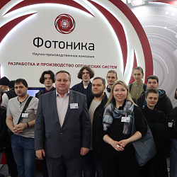 Студенты направления «Оптотехника» Института перспективных технологий и индустриального программирования изучают современные технологии в рамках прохождения производственной практики