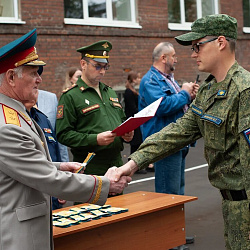 Состоялось торжественное вручение погон выпускникам военного учебного центра РТУ МИРЭА