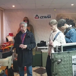 Студенты 1-го курса, обучающиеся по направлению «Материаловедение и технологии материалов» в Институте перспективных технологий и индустриального программирования РТУ МИРЭА, посетили Научно-исследовательский институт стали (АО «НИИ стали»)
