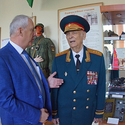Военную кафедру РТУ МИРЭА посетил генерал-полковник в отставке Алексей Кириллович Миронов