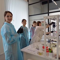 Студенты ИТХТ имени М.В. Ломоносова посетили экскурсии в компаниях GSS Cosmetics и СИБУР ПолиЛаб