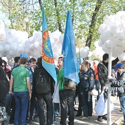1 мая студенты и преподаватели Московского технологического университета приняли участие в первомайской демонстрации на Красной площади
