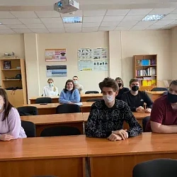 Кружок «Креативная экономика» организовал дискуссию о народных предприятиях