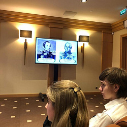 Студенты Колледжа РТУ МИРЭА посетили в Мосгордуме фотовыставку в честь открытия Антарктиды 