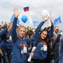 Первокурсники Московского технологического университета приняли участие в Параде российского студенчества на Поклонной горе