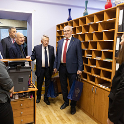 Ректорат РТУ МИРЭА поздравил сотрудников всех структурных подразделений с Новым годом