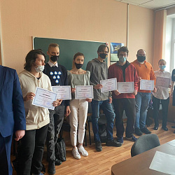 Студенты Физико-технологического института прошли краткосрочные углублённые курсы и получили сертификаты