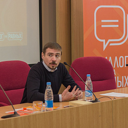 Актёр театра и кино Денис Никифоров рассказал студентам университета об особенностях работы в отечественной киноиндустрии