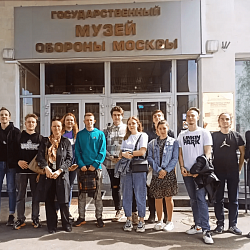 Студенты и преподаватели кафедры экономики посетили с экскурсией Государственный музей обороны Москвы