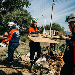 Студенты-спасатели ВСКС помогли жителям Иркутской области и Забайкальского края справиться с последствиями наводнения