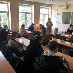 Члены кружка «Креативная экономика» РТУ МИРЭА обсудили современные экономические проблемы