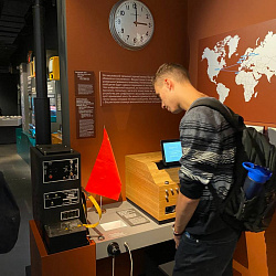 Первокурсники Института кибербезопасности и цифровых технологий посетили музей криптографии