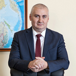 Поздравление ректора Станислава Алексеевича Куджа с Днём химика