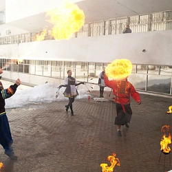 10 и 11 марта студенты, преподаватели и сотрудники Университета широко отметили Масленицу