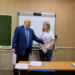 Состоялось торжественное вручение сертификатов об участии в проекте «Сделай шаг к науке»