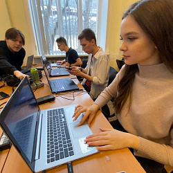 В Колледже программирования и кибербезопасности состоялась командная олимпиада по программированию среди третьекурсников
