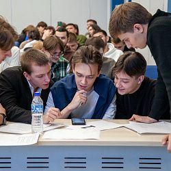 Деловая игра «Шаг в бизнес»: студенты ИТУ РТУ МИРЭА испытали силы в предпринимательстве
