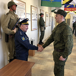 На военной кафедре МИРЭА состоялось торжественное вручение погон выпускникам Института РТС
