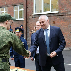Состоялось торжественное вручение погон выпускникам военного учебного центра РТУ МИРЭА