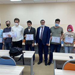 Студенты Физико-технологического института прошли краткосрочные углублённые курсы и получили сертификаты