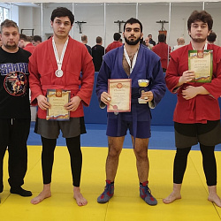 Борцы РТУ МИРЭА выиграли семь медалей на турнире по самбо