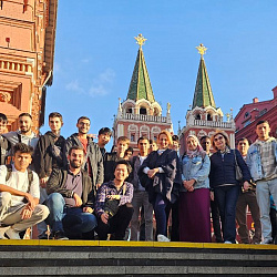Институт международного образования организовал экскурсию по историческому центру Москвы для иностранных студентов