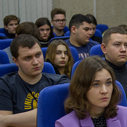 В Институте кибербезопасности и цифровых технологий РТУ МИРЭА в рамках реализации плана профориентационных мероприятий состоялась встреча студентов с представителями Пограничной службы ФСБ России