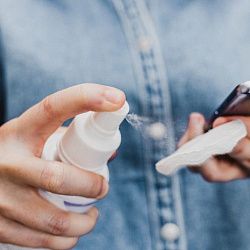 Эксперт РТУ МИРЭА объяснил правила очистки смартфонов